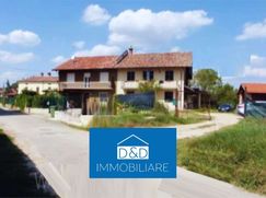 Casa Bi/Trifamiliare in Residenziale