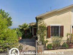 Casa Bi/Trifamiliare in Residenziale