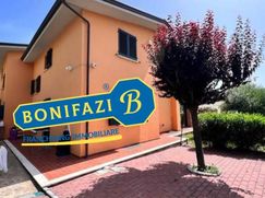 Casa Bi/Trifamiliare in Residenziale