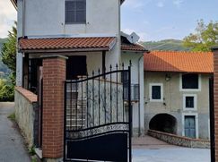 Casa Bi/Trifamiliare in Residenziale