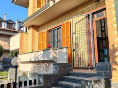 Casa Bi/Trifamiliare in Residenziale