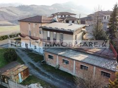 Casa Bi/Trifamiliare in Residenziale