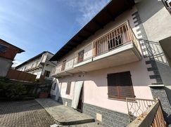 Casa Bi/Trifamiliare in Residenziale