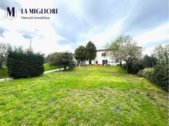 Casa Bi/Trifamiliare in Residenziale
