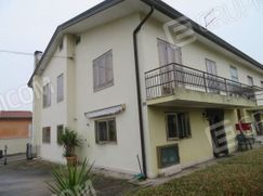 Casa Bi/Trifamiliare in Residenziale