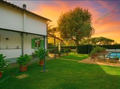 Casa Bi/Trifamiliare in Residenziale