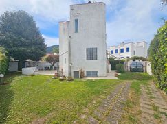 Casa Bi/Trifamiliare in Residenziale