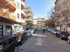 Negozio/Locale commerciale in Commerciale