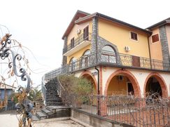 Casa Bi/Trifamiliare in Residenziale