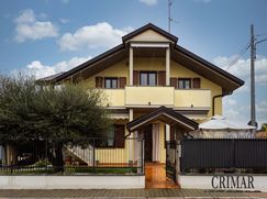Casa Bi/Trifamiliare in Residenziale