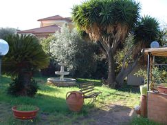 Casa Bi/Trifamiliare in Residenziale
