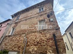 Casa Bi/Trifamiliare in Residenziale