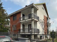 Casa Bi/Trifamiliare in Residenziale