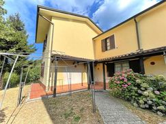 Casa Bi/Trifamiliare in Residenziale