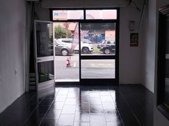Negozio/Locale commerciale in Commerciale