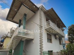 Casa Bi/Trifamiliare in Residenziale