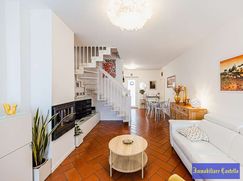 Casa Bi/Trifamiliare in Residenziale
