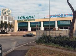 Negozio/Locale commerciale in Commerciale
