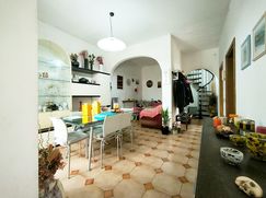 Casa Bi/Trifamiliare in Residenziale