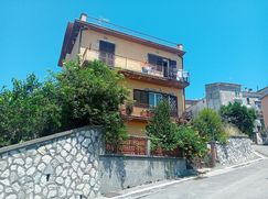 Casa Bi/Trifamiliare in Residenziale