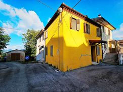 Casa Bi/Trifamiliare in Residenziale
