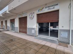 Negozio/Locale commerciale in Commerciale