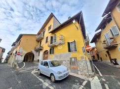 Casa Bi/Trifamiliare in Residenziale