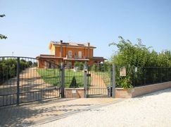 Casa Bi/Trifamiliare in Residenziale