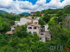 Casa Bi/Trifamiliare in Residenziale