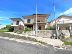 Casa Bi/Trifamiliare in Residenziale