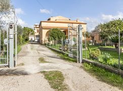 Casa Bi/Trifamiliare in Residenziale