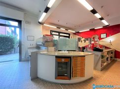 Negozio/Locale commerciale in Commerciale