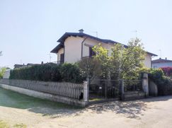 Casa Bi/Trifamiliare in Residenziale