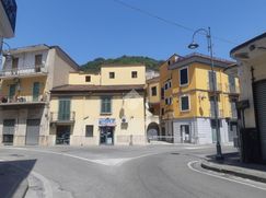 Casa Bi/Trifamiliare in Residenziale