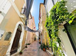 Casa Bi/Trifamiliare in Residenziale