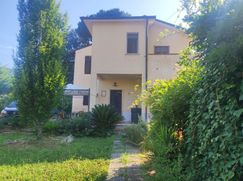 Casa Bi/Trifamiliare in Residenziale