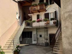 Casa Bi/Trifamiliare in Residenziale
