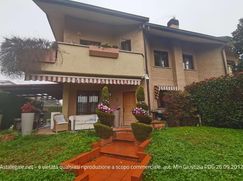 Casa Bi/Trifamiliare in Residenziale