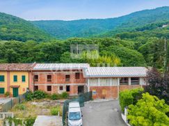 Casa Bi/Trifamiliare in Residenziale