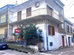 Casa Bi/Trifamiliare in Residenziale