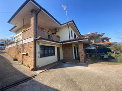 Casa Bi/Trifamiliare in Residenziale