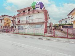 Casa Bi/Trifamiliare in Residenziale