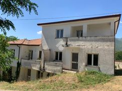 Casa Bi/Trifamiliare in Residenziale