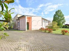 Casa Bi/Trifamiliare in Residenziale