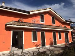 Casa Bi/Trifamiliare in Residenziale