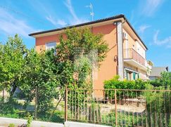 Casa Bi/Trifamiliare in Residenziale