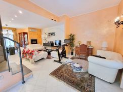 Casa Bi/Trifamiliare in Residenziale