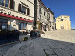 Casa Bi/Trifamiliare in Residenziale
