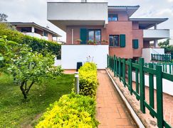Casa Bi/Trifamiliare in Residenziale