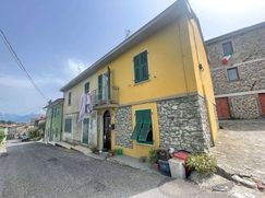 Casa Bi/Trifamiliare in Residenziale